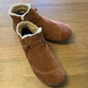 Clarks Brown Winter Boots with Faux Fur Lining